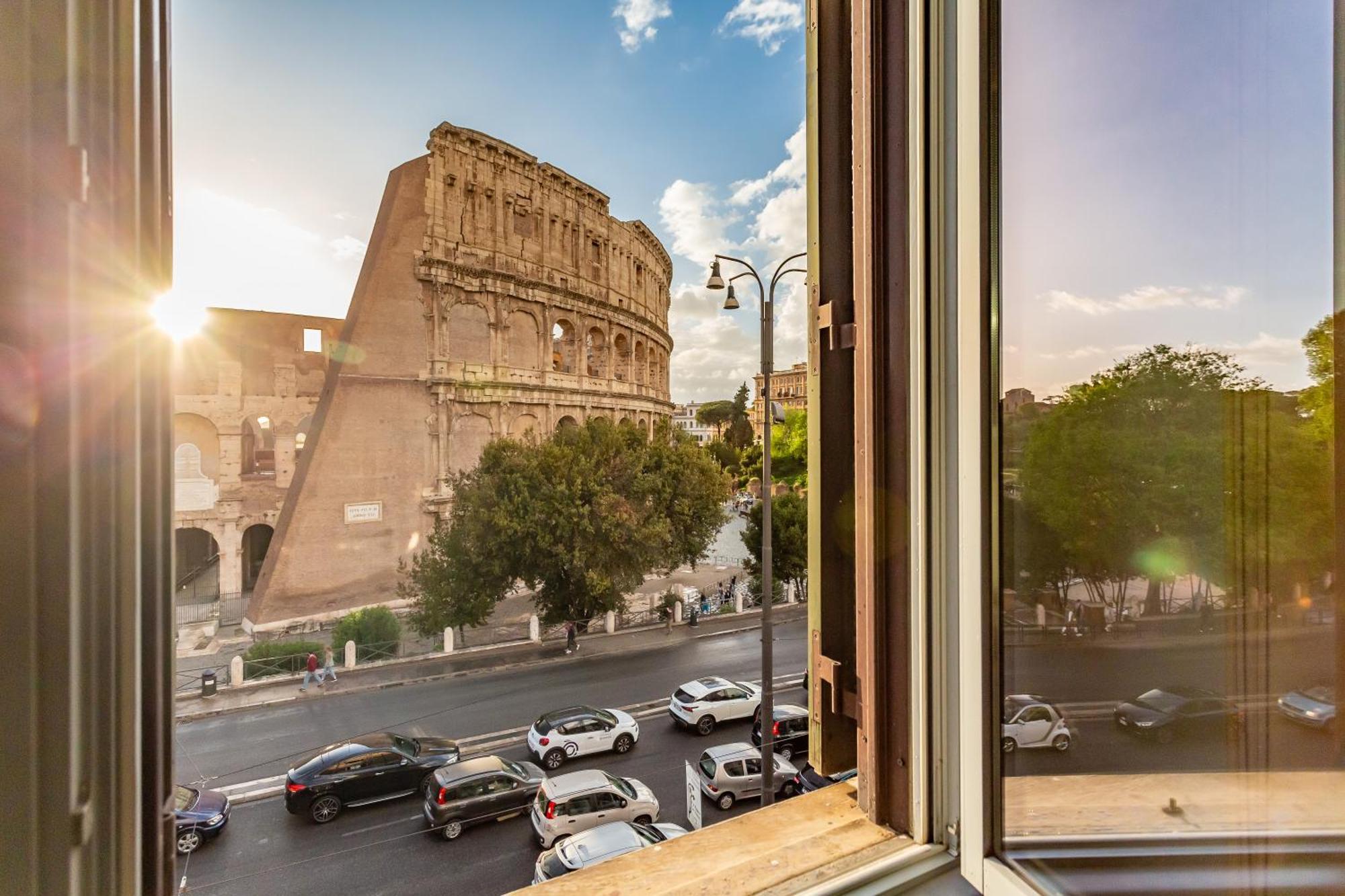 Iconic Apartment With Unique Colosseum View Рим Экстерьер фото