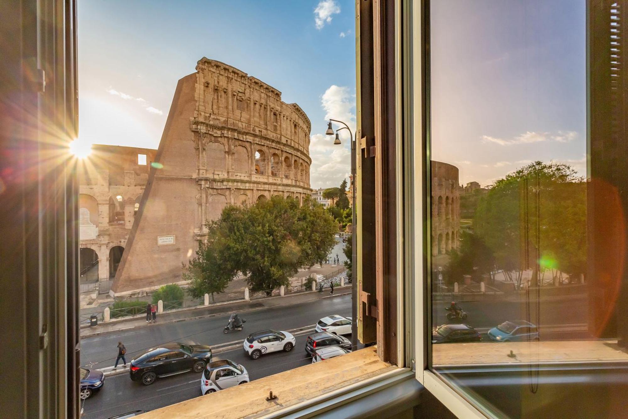 Iconic Apartment With Unique Colosseum View Рим Экстерьер фото