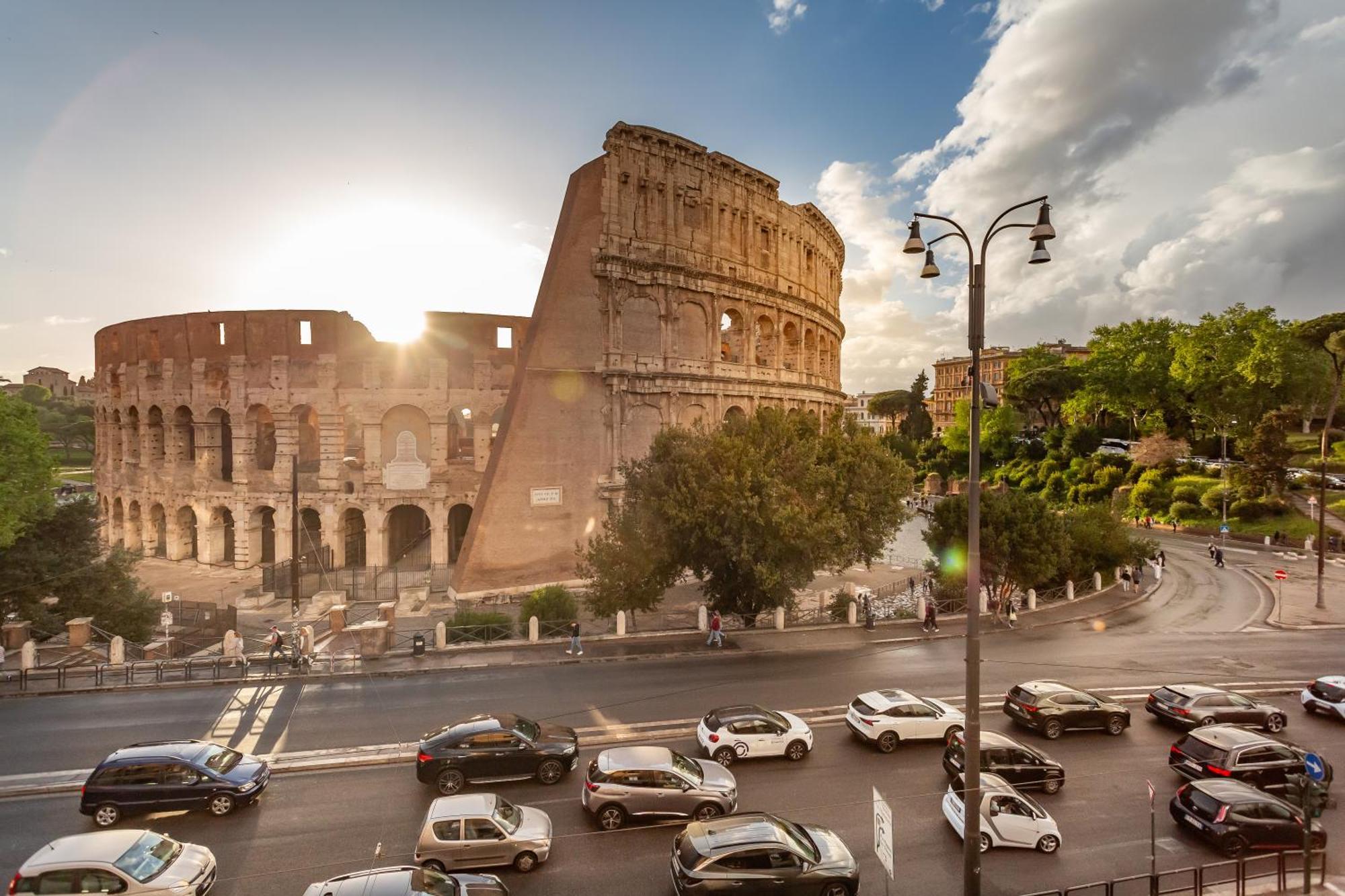 Iconic Apartment With Unique Colosseum View Рим Экстерьер фото