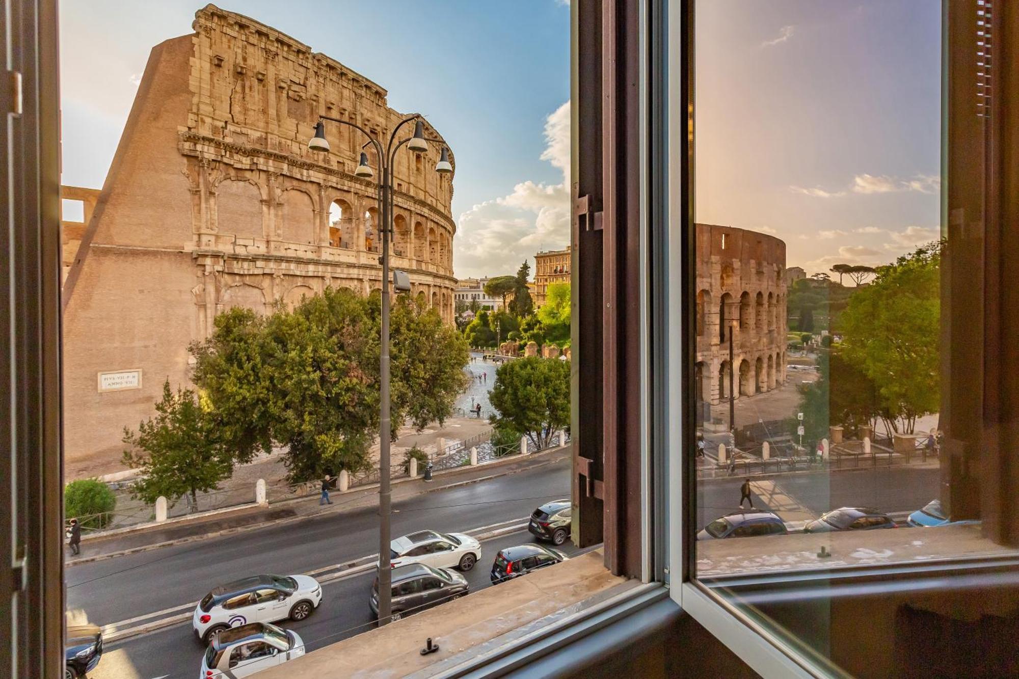 Iconic Apartment With Unique Colosseum View Рим Экстерьер фото