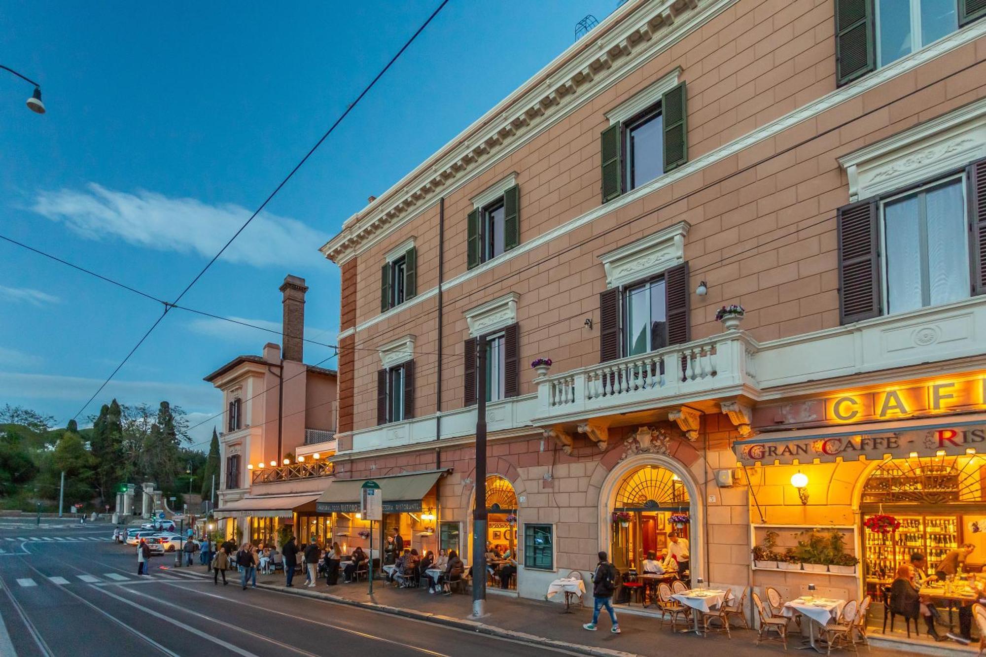 Iconic Apartment With Unique Colosseum View Рим Экстерьер фото